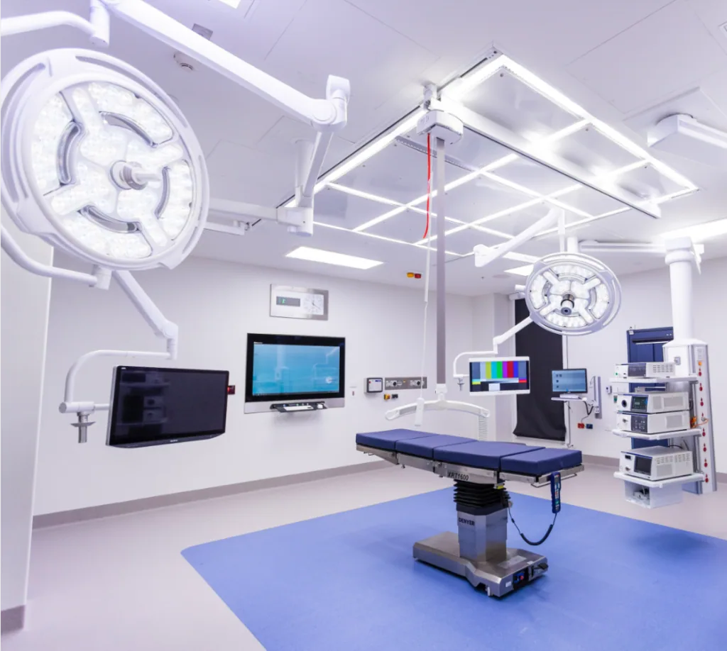 Digital operating room with surgical displays
